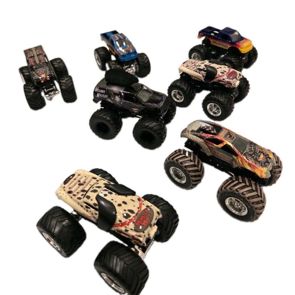 7 Hot Wheels Trucks Maximun destruction Diecast 1:64 Mohawk, dragon breath, Mutt